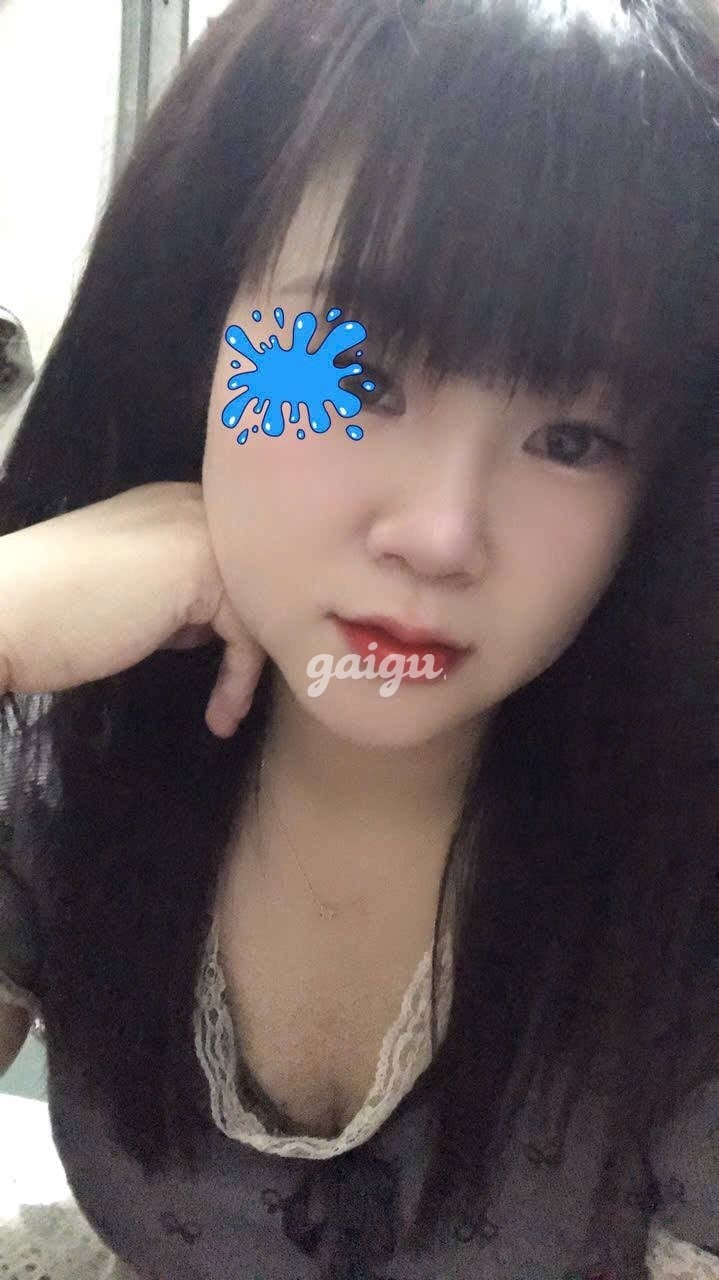 Linh Nhi – Em Gái Ngây Thơ, Ngọt Ngào Gợi Tình