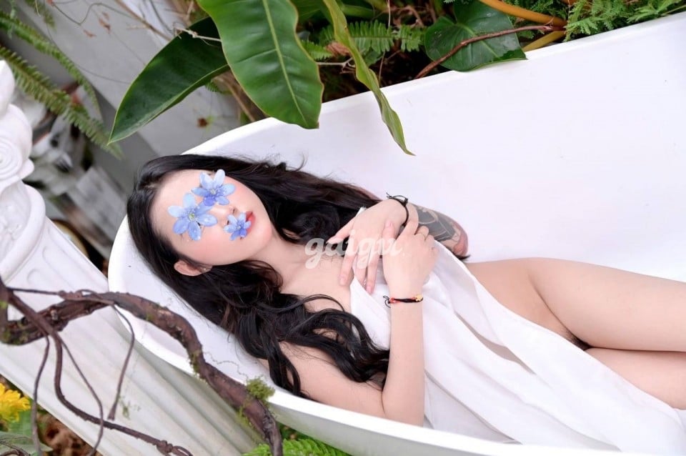Bé QUỲNH 2k6 Khuân Mặt Khả Ái,Thiếu Nữ Tinh Nghịch